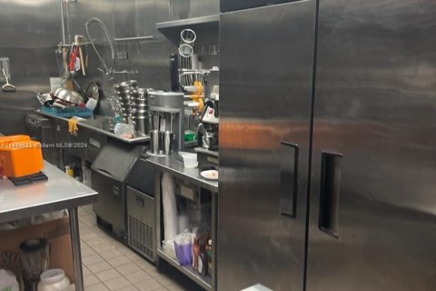 Propiedad comercial en venta en Miami, Florida № 1985662 - foto 15