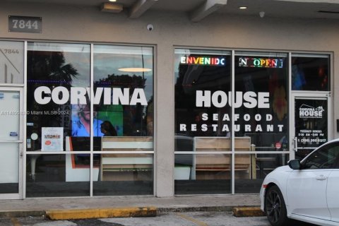 Propiedad comercial en venta en Miami, Florida № 1985662 - foto 24