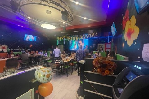 Propiedad comercial en venta en Miami, Florida № 1985662 - foto 17