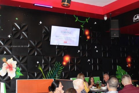 Propiedad comercial en venta en Miami, Florida № 1985662 - foto 21