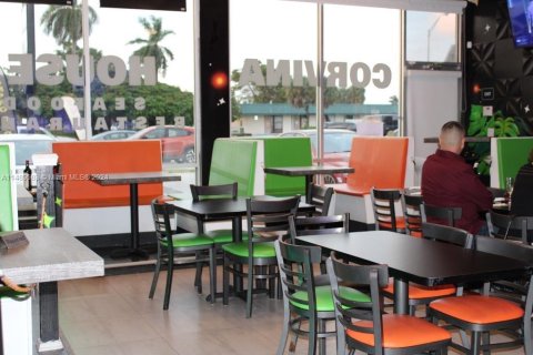 Propiedad comercial en venta en Miami, Florida № 1985662 - foto 10