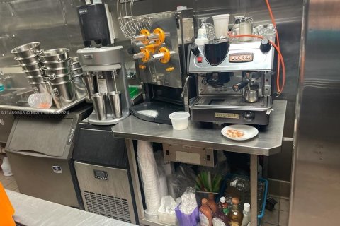 Propiedad comercial en venta en Miami, Florida № 1985662 - foto 19