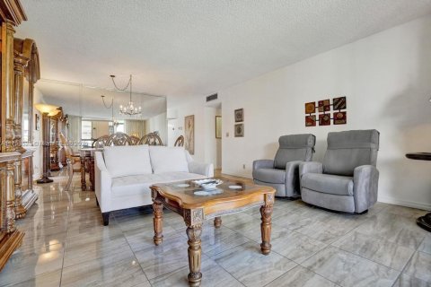 Condo in Dania Beach, Florida, 2 bedrooms  № 1708830 - photo 9