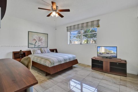 Condo in Dania Beach, Florida, 2 bedrooms  № 1708830 - photo 16