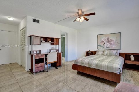 Condo in Dania Beach, Florida, 2 bedrooms  № 1708830 - photo 14