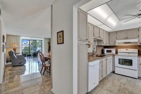 Condo in Dania Beach, Florida, 2 bedrooms  № 1708830 - photo 6