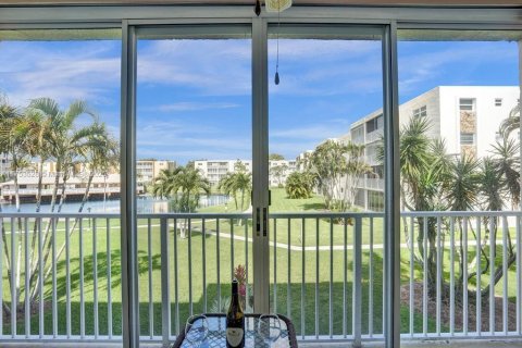 Condo in Dania Beach, Florida, 2 bedrooms  № 1708830 - photo 24