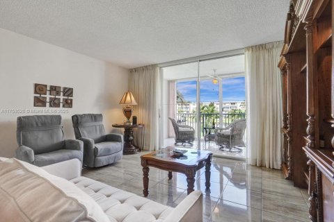 Condo in Dania Beach, Florida, 2 bedrooms  № 1708830 - photo 8