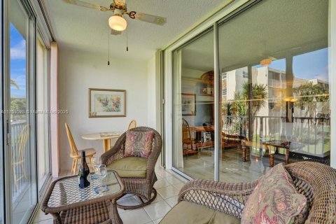 Condo in Dania Beach, Florida, 2 bedrooms  № 1708830 - photo 23