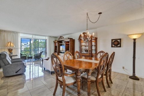 Condo in Dania Beach, Florida, 2 bedrooms  № 1708830 - photo 11