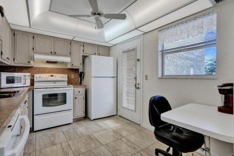 Condo in Dania Beach, Florida, 2 bedrooms  № 1708830 - photo 4
