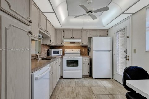 Condo in Dania Beach, Florida, 2 bedrooms  № 1708830 - photo 5
