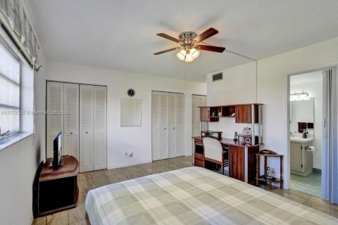 Condo in Dania Beach, Florida, 2 bedrooms  № 1708830 - photo 15