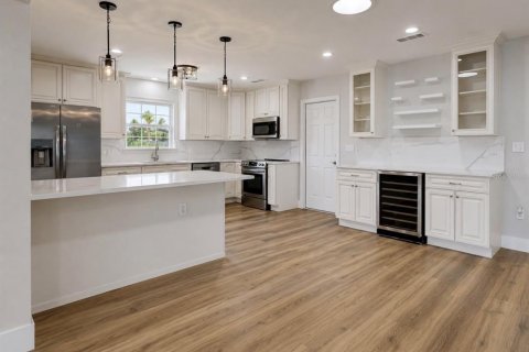 Villa ou maison à louer à Apollo Beach, Floride: 3 chambres, 168.15 m2 № 2122392 - photo 16