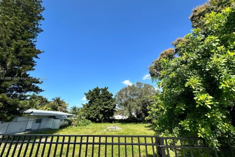Terreno en venta en North Miami, Florida № 1860596 - foto 3