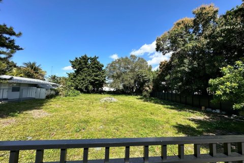 Terreno en venta en North Miami, Florida № 1860596 - foto 2