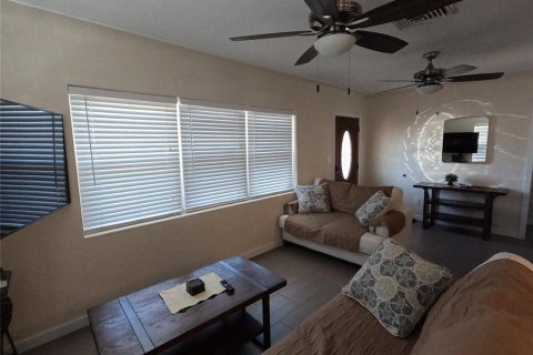 Casa en alquiler en Saint Pete Beach, Florida, 2 dormitorios, 96.53 m2 № 1883103 - foto 7