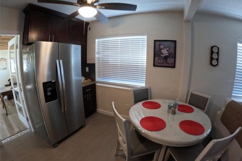 Casa en alquiler en Saint Pete Beach, Florida, 2 dormitorios, 96.53 m2 № 1883103 - foto 5