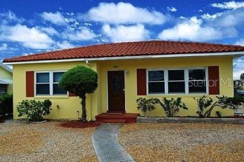 Casa en alquiler en Saint Pete Beach, Florida, 2 dormitorios, 96.53 m2 № 1883103 - foto 1