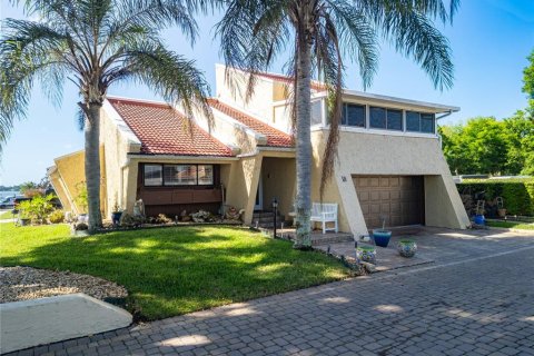 House in Winter Haven, Florida 3 bedrooms, 363.34 sq.m. № 2096850 - photo 3