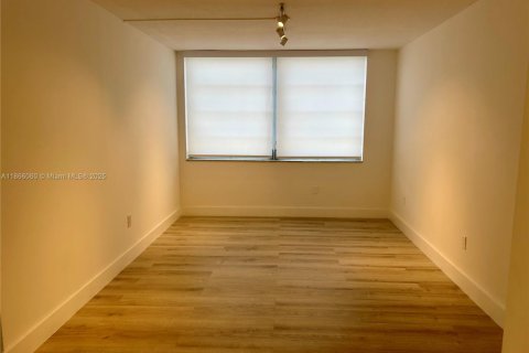 Condo in Bay Harbor Islands, Florida, 1 bedroom  № 1897155 - photo 9