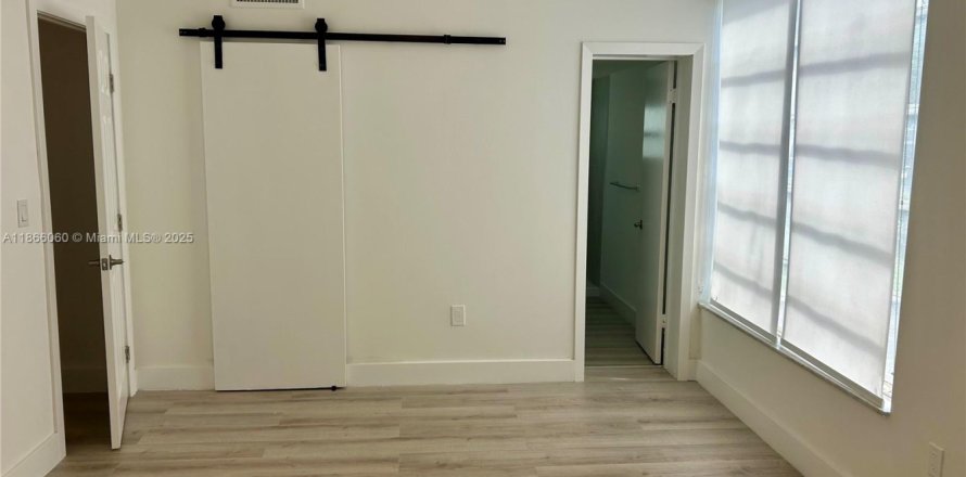 Condo in Bay Harbor Islands, Florida, 1 bedroom  № 1897155