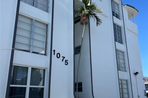 Condo in Bay Harbor Islands, Florida, 1 bedroom  № 1897155 - photo 14
