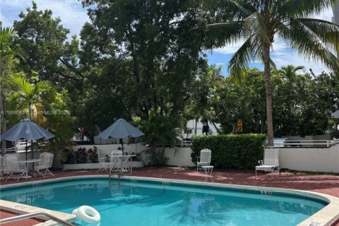 Condo in Bay Harbor Islands, Florida, 1 bedroom  № 1897155 - photo 16