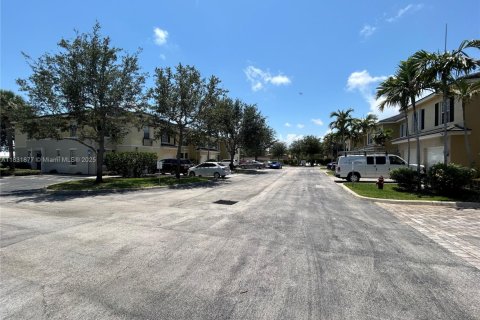 Townhouse in Boynton Beach, Florida 3 bedrooms, 155.15 sq.m. № 1809081 - photo 4