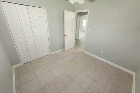 House in Bradenton, Florida 4 bedrooms, 111.48 sq.m. № 2210404 - photo 9