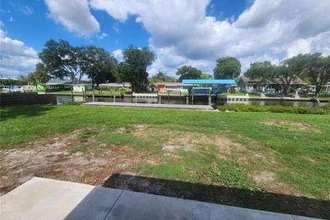 House in Bradenton, Florida 4 bedrooms, 111.48 sq.m. № 2210404 - photo 14