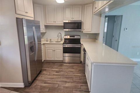 House in Bradenton, Florida 4 bedrooms, 111.48 sq.m. № 2210404 - photo 12