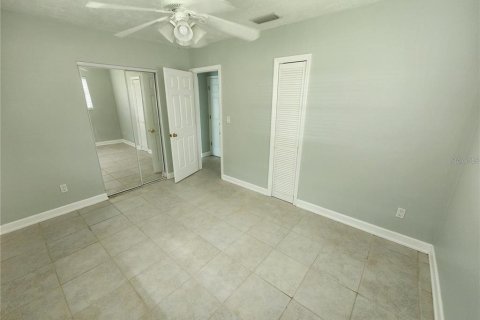 House in Bradenton, Florida 4 bedrooms, 111.48 sq.m. № 2210404 - photo 8