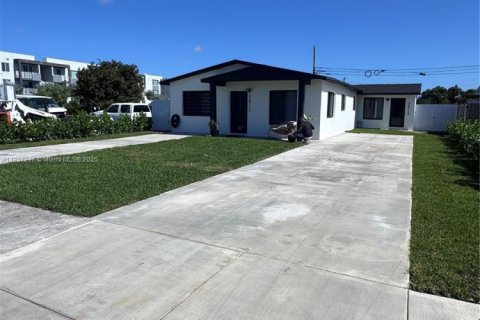 Casa en venta en Homestead, Florida, 4 dormitorios, 148.27 m2 № 1951478 - foto 2
