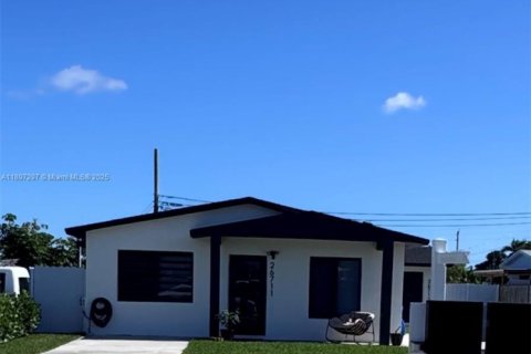 Casa en venta en Homestead, Florida, 4 dormitorios, 148.27 m2 № 1951478 - foto 1