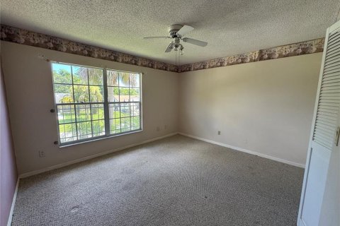 House in Palm Coast, Florida 4 bedrooms, 250.74 sq.m. № 1885308 - photo 25