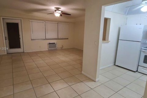 Condominio en venta en Boca Raton, Florida, 1 dormitorio, 66.89 m2 № 2035660 - foto 2