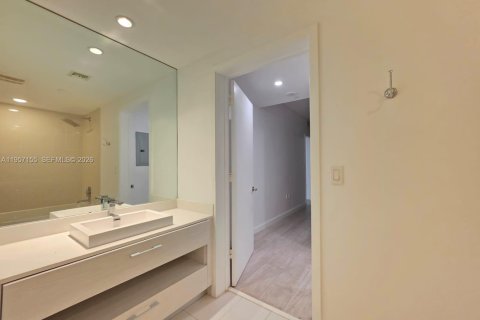 Condominio en alquiler en Miami, Florida, 1 dormitorio, 63.55 m2 № 2011211 - foto 7