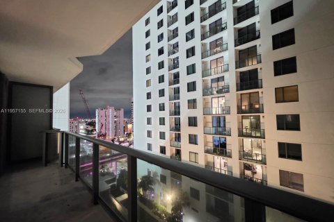 Condominio en alquiler en Miami, Florida, 1 dormitorio, 63.55 m2 № 2011211 - foto 16
