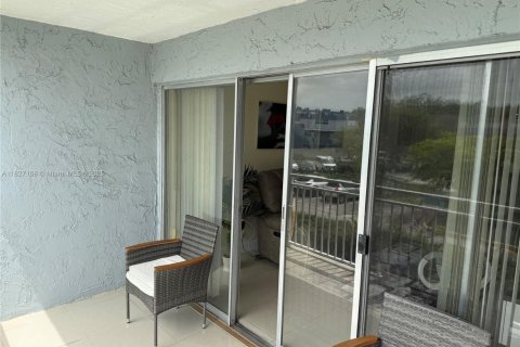 Купить кондоминиум в Майами, Флорида 3 спальни, 131.46м2, № 1799313 - фото 9