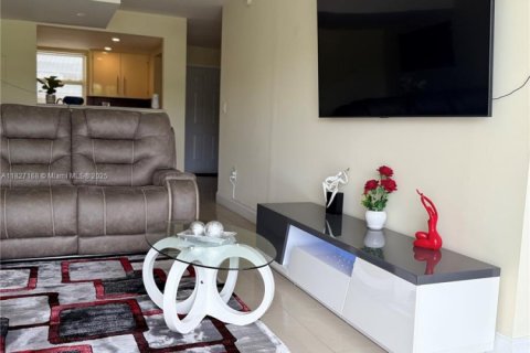 Купить кондоминиум в Майами, Флорида 3 спальни, 131.46м2, № 1799313 - фото 11
