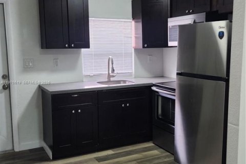 Casa en alquiler en Miami, Florida, 1 dormitorio, 44.13 m2 № 2038555 - foto 4