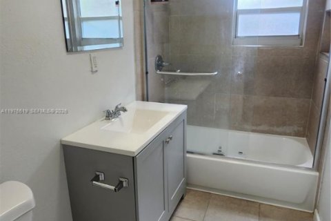 Casa en alquiler en Miami, Florida, 1 dormitorio, 44.13 m2 № 2038555 - foto 8