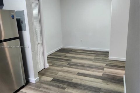 Casa en alquiler en Miami, Florida, 1 dormitorio, 44.13 m2 № 2038555 - foto 5