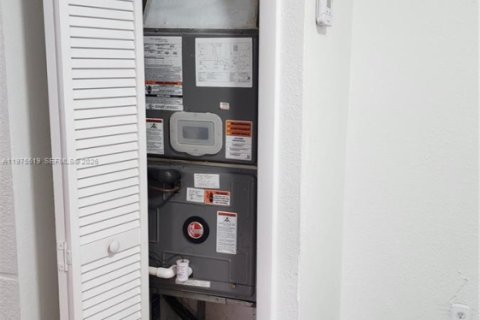 Casa en alquiler en Miami, Florida, 1 dormitorio, 44.13 m2 № 2038555 - foto 6