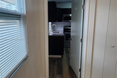 Casa en alquiler en Miami, Florida, 1 dormitorio, 44.13 m2 № 2038555 - foto 11