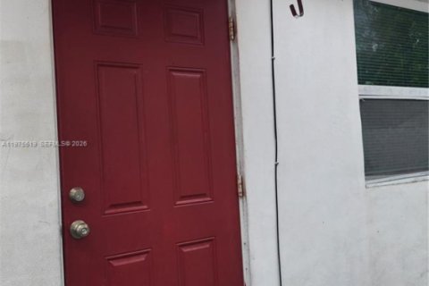 Casa en alquiler en Miami, Florida, 1 dormitorio, 44.13 m2 № 2038555 - foto 3