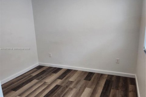 Casa en alquiler en Miami, Florida, 1 dormitorio, 44.13 m2 № 2038555 - foto 9
