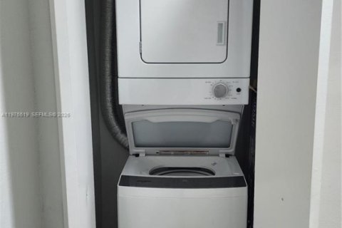 Casa en alquiler en Miami, Florida, 1 dormitorio, 44.13 m2 № 2038555 - foto 7