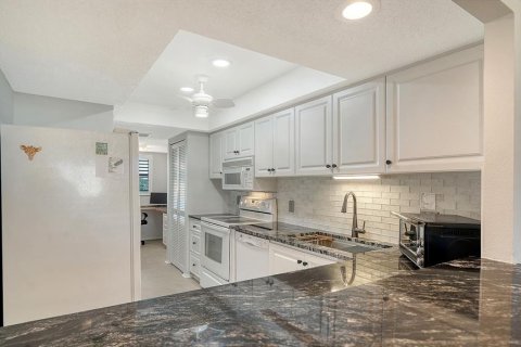 Condo in Sarasota, Florida, 2 bedrooms № 2151695 - photo 19